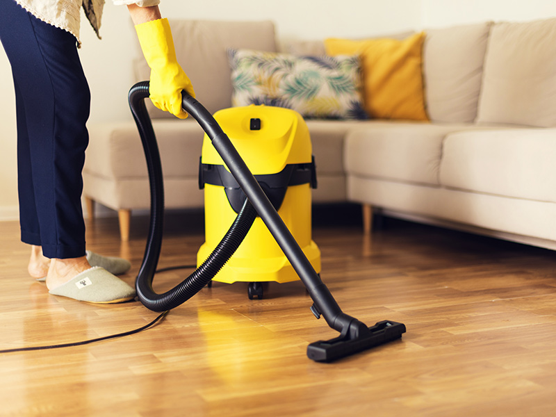 Vacuum cleaning wood floor